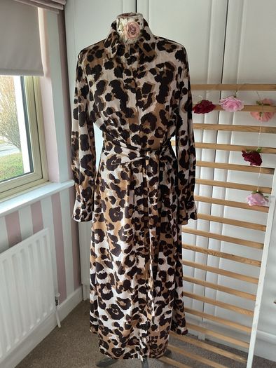 Bnwot size 10 marks & Spencer aminal print shirt dress with tie belt