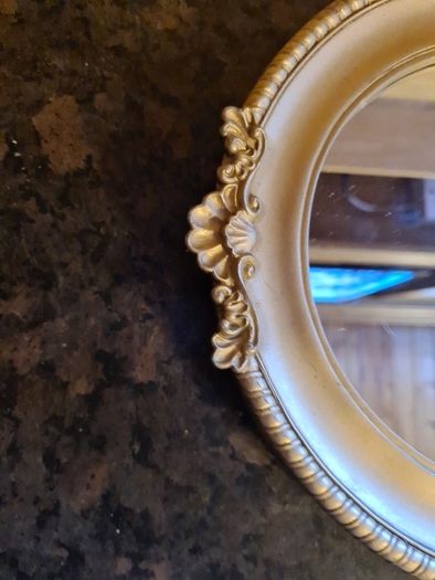 oval mirror