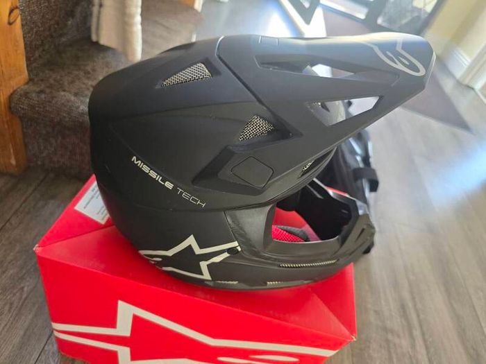 alpinestars mtb helmet