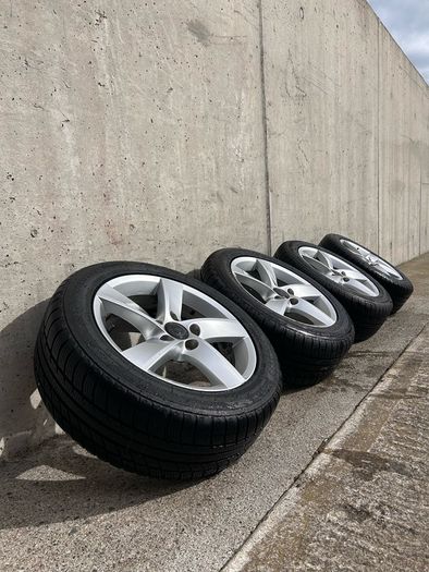 Genuine Volkswagen 16" Alloy Wheels - Like New Tyres