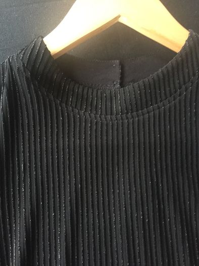 Bnwt Black sparkling top