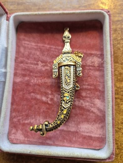 Vintage Sabre Blade Sword Brooch Tie Pin Clip Toledo Damascene Style Goldtone