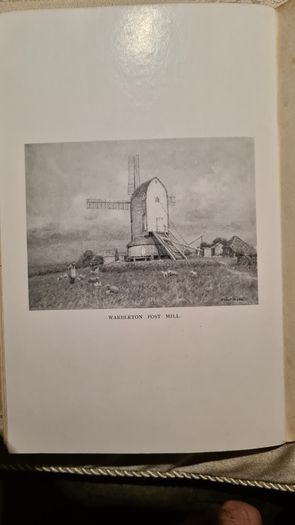 Walker's Quarterly. Rare 1930.windmills In Sussex By G. M. Fowell. Illustrated & Data Coloured By A. Ford Hughes. First Edition Paperback In Good Condition Complete With Walker's. Monthly Pull Out. See Photos.