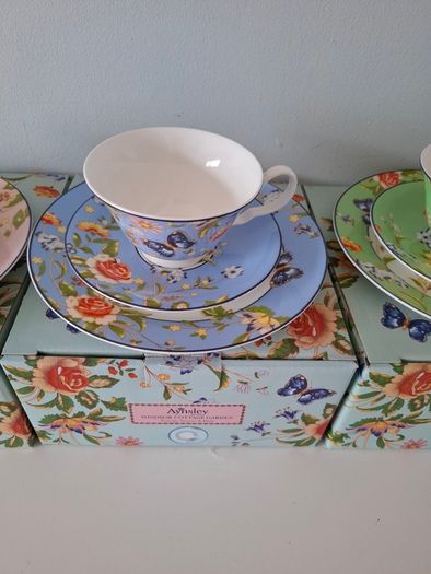 Aynsley Windsor Cottage Tea Set