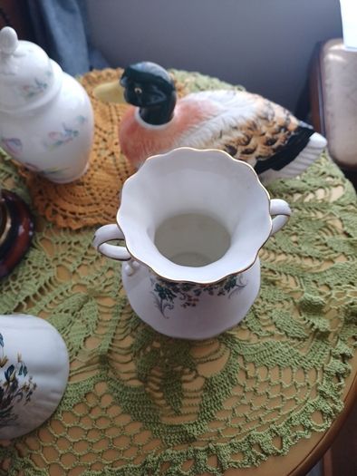 TARA porcelain vases
