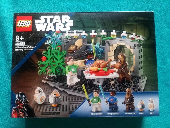 Retired Christmas Lego 40658 Star Wars Millennium Falcon Holiday Diorama