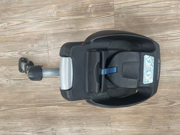 Free Maxi Cosy Isofix Base