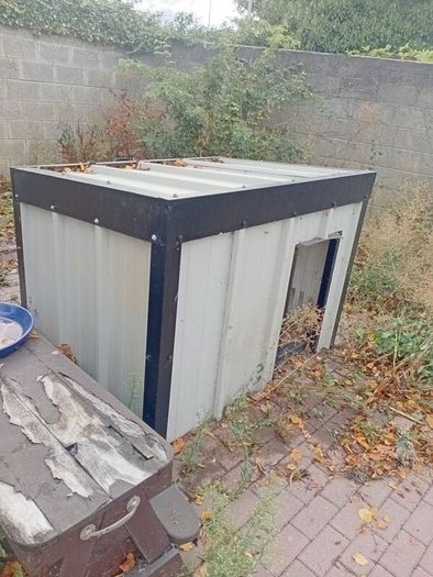 XL Dog kennel, insulated