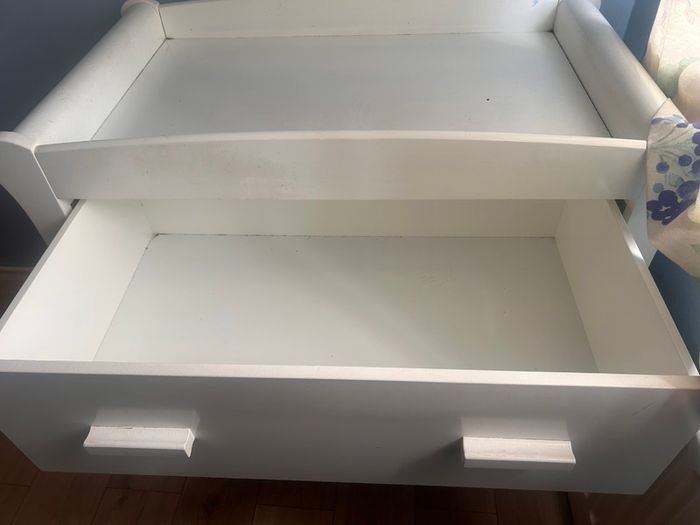 Baby changing unit