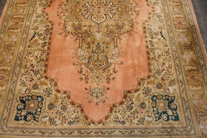 P.ersian Tabriz Signed Rug (TABSIg)