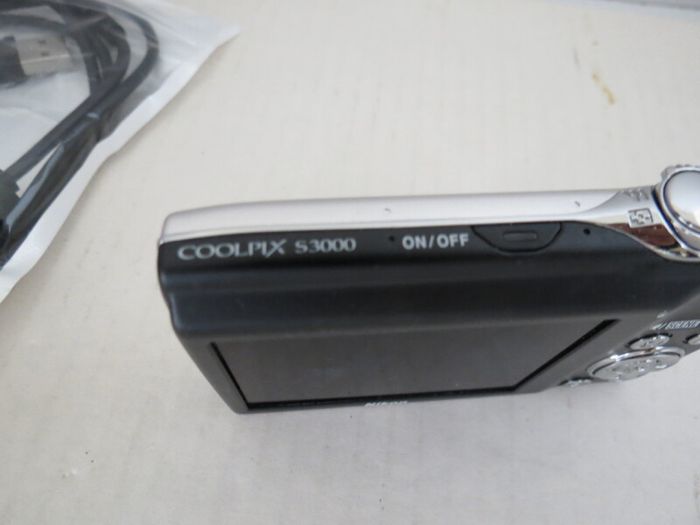 Camera Nikon Coolpix S3000