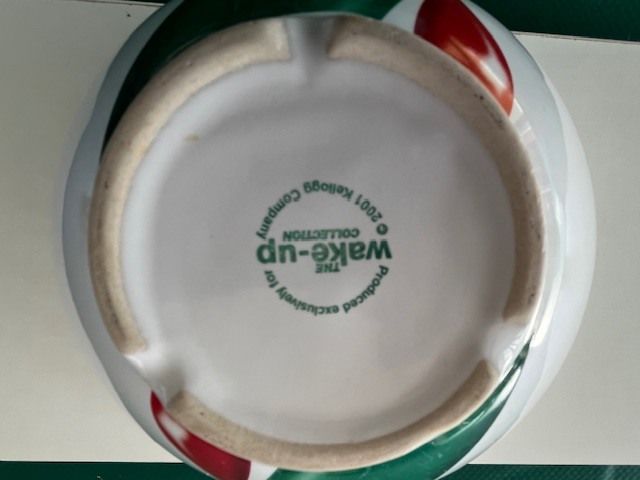 4 x Weetabix 70th Anniversary And 1 x Cornflakes Cereal Bowls. In Excellent Condition Total 6 cereal Bowls
