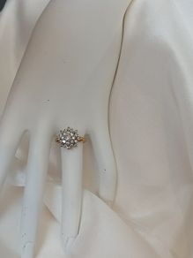 Sparkling Diamond Cluster Ring 18Carat Gold