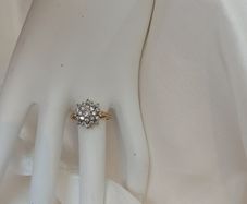 Sparkling Diamond Cluster Ring 18Carat Gold