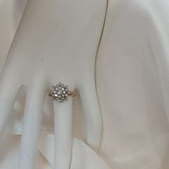 Sparkling Diamond Cluster Ring 18Carat Gold