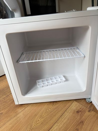 Electriq Small Freezer