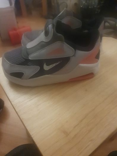 Kids NIKE Trainers/Girls AirMax Bolt Trainers Size: 7.5 UK .. 25 EU