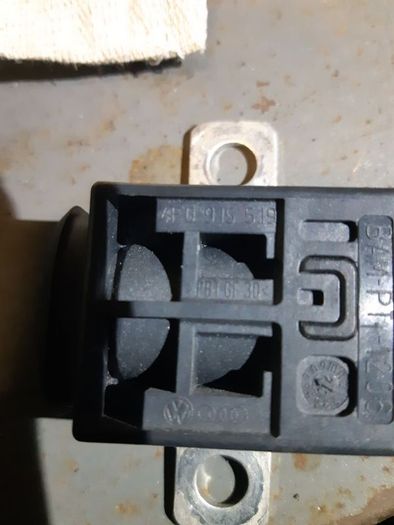 For Audi A4 A5 A6 Q5 Q7 Battery Cut Off Fuse Overload Protection Trip 4F0915519
