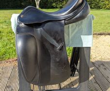 Prestige Top Dressage saddle 17"