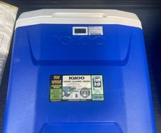 Igloo Laguna Roller Cooler Box 26L with Integrated Thermometer