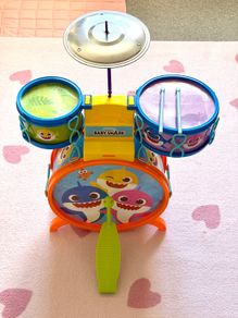 Toy drum set