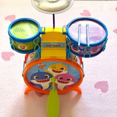 Toy drum set
