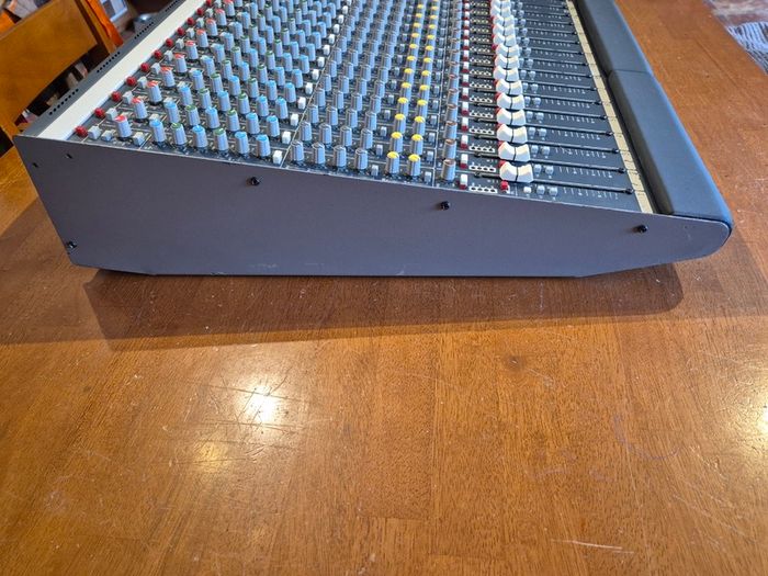Allen & Heath GL2200 24-Channel Mixer in Flight Case