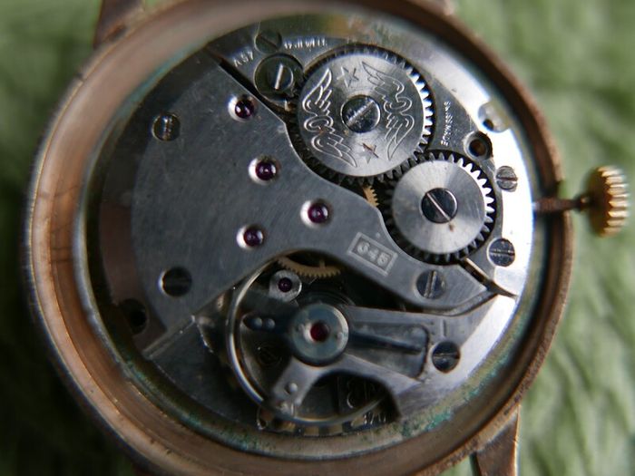 Vintage 1923 Dowel Deluxe 9ct Solid Gold Gents Wrist Watch - 17 jewels Antimagnetic Swiss Made(engraved Esso 1923) in working order