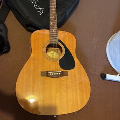 Guitar Yamaha F-310