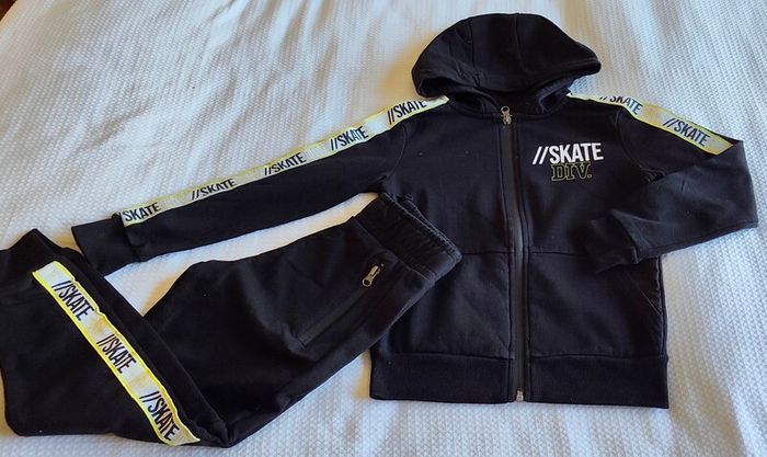 Boy's Tracksuit . Age 7-8