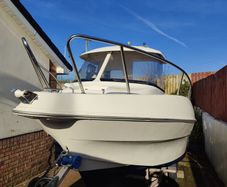 Quicksilver 500 Pilothouse boat