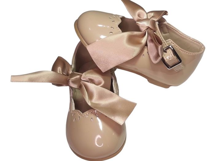 Girls shoes