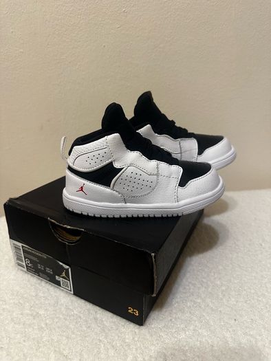 Nike toddler Nike air Jordan trainers