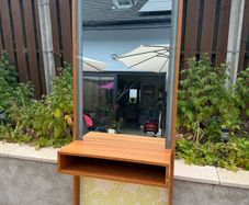 Hairdressing mirror unit