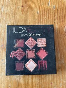 huda beauty eyeshadow  palette
