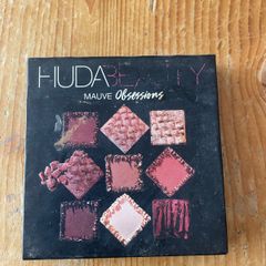 huda beauty eyeshadow  palette