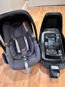 Maxi Cosi Car Seat & isofix base