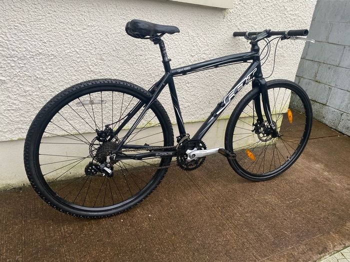 Felt hybrid disc breaks 28 inch wheels 24 speed 21 inch