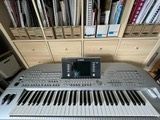 Yamaha Tyros 2 + Monitor Speakers