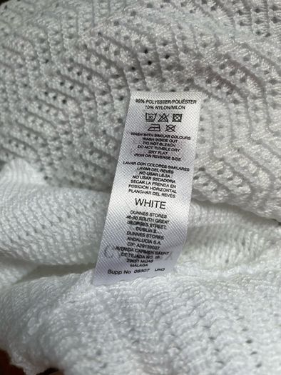 Gallery ladies white top size 20 - new