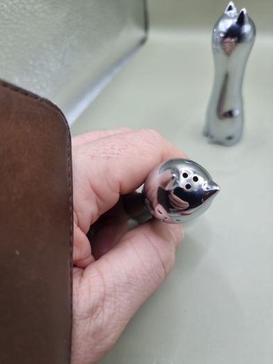 Vintage Chrome Salt And Pepper Shakers Cats Cruet Set