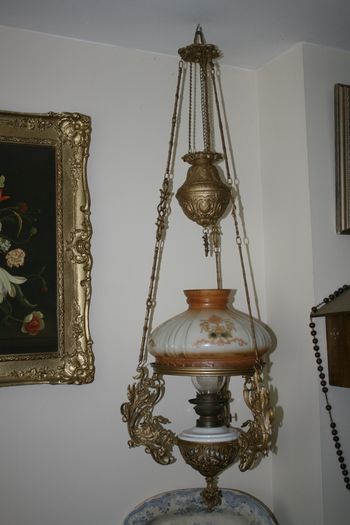 Antique Counter-Weighted  Parlor Oil Lamp