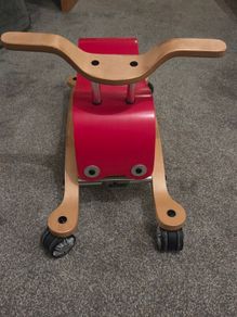Wishbone Flip Ride-On Scooter