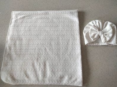 Baby blanket and matching bow hat - white