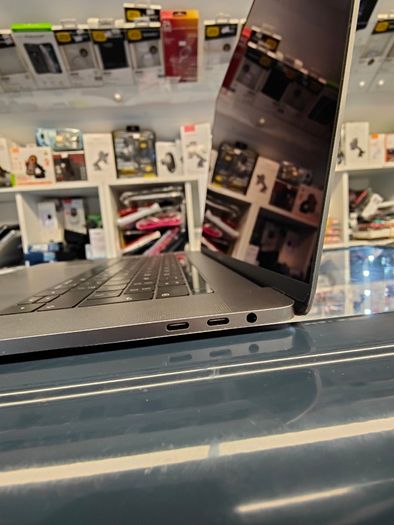 2019 MacBook Pro A1990 15" Touchbar Intel Core (i9-9880H) 32GB RAM 512GB SSD (Battery Cycle: 190)