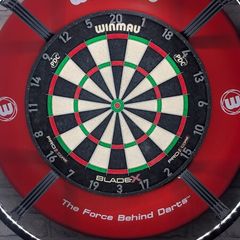 Winmau Blade X dartboard AND Winmau surround