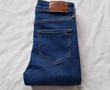 Tommy hilfiger harlem ultra skinny jeans Size 27/30 mid rise zip fly in excellent condition