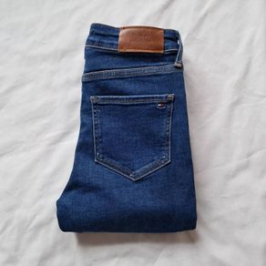Tommy hilfiger harlem ultra skinny jeans Size 27/30 mid rise zip fly in excellent condition