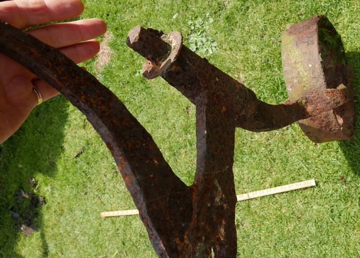 ANTIQUE FORGED IRON FARM WHEEL Rustic Garden Art Beautiful to Display in Your Garden