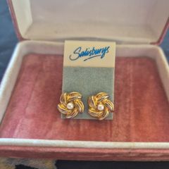 Vintage Earrings with little Pearl